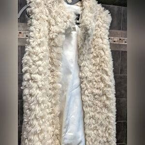Live a little vest! Very good condition, Faux fur cream, like fur swirls Size M